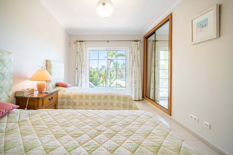 2-bedroom duplex apartment with superb sea views 