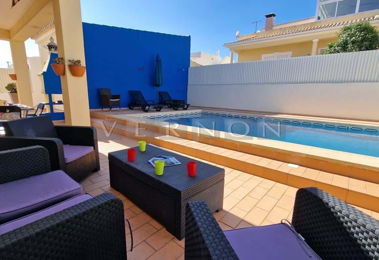 Algarve, Carvoeiro, 3 soverom enetasjes villa med basseng og garasje, til salgs innen 5 min kjøring til Carvoeiro-stranden