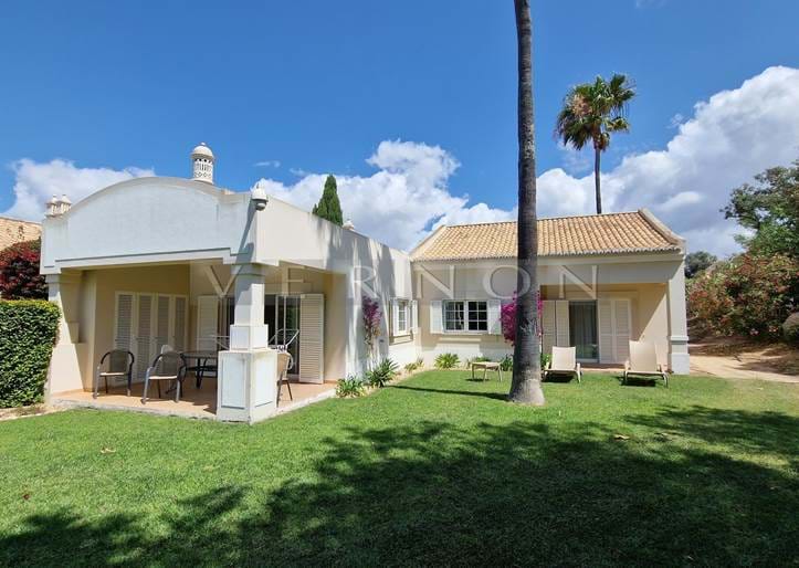 Algarve Carvoeiro à vendre 1/4 PART (3 MOIS D’UTILISATION PAR AN) d’une maison de ville de 2 chambres sur Spa Resort Vale de Oliveiras