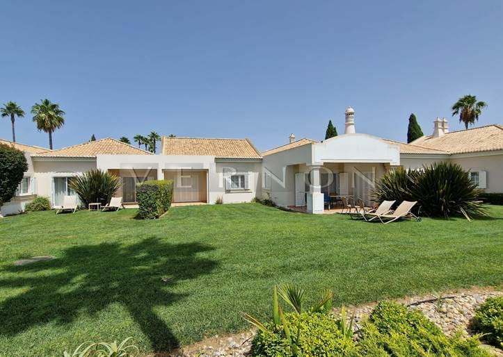 Algarve Carvoeiro à vendre 1/4 PART (3 MOIS D’UTILISATION PAR AN) d’une maison de ville de 2 chambres sur Spa Resort Vale de Oliveiras