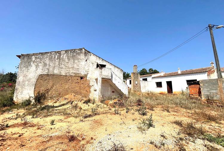 Mixed land with 5 houses for reconstruction 