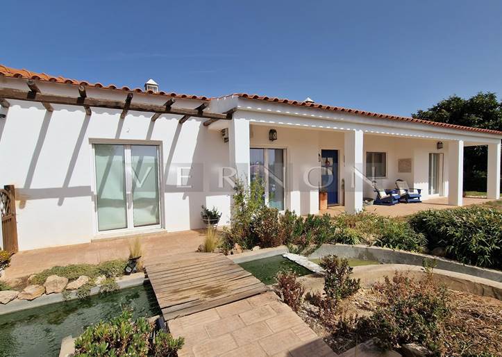 Charmantes, geräumiges Landhaus mit 3 Schlafzimmern und Pool zum Verkauf zwischen Lagoa und Silves, Algarve