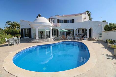 Algarve Carvoeiro Salicos para venda moradia  de 4 quartos  garagem piscina apenas 5 min de carro do centro e praia de Carvoeiro  