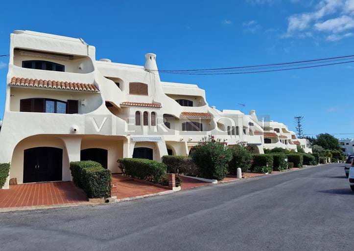 Algarve, Carvoeiro, studio avec vue sur la mer et parking à vendre, à quelques pas de la plage et des commodités de Carvoeiro