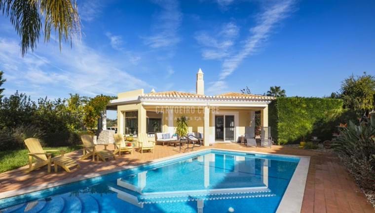 Immaculate 3+1-bedroom villa with heated pool 