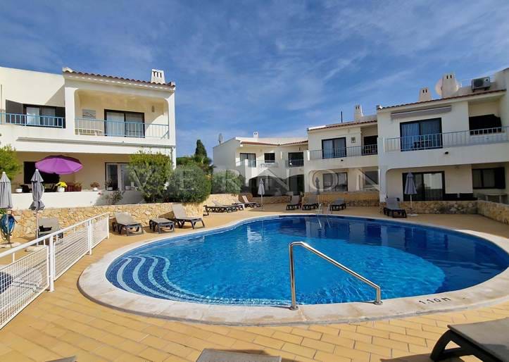 Algarve Carvoeiro, para venda apartamento  T2 com vista mar, piscina comum, sito no complexo Monte Dourado, localizado apenas 5 min a pé da praia do Carvoeiro 