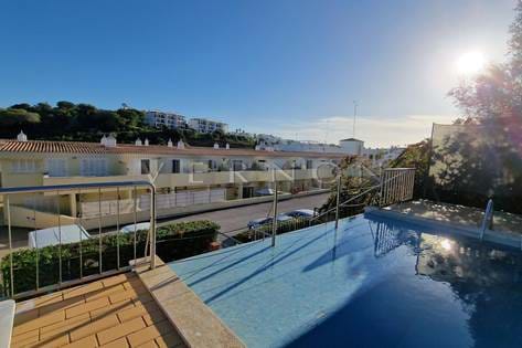 Algarve Carvoeiro para venda apartamento duplex  T1+2, com piscina comum e estacionamento, apenas  poucos passos do centro  e praia do Carvoeiro