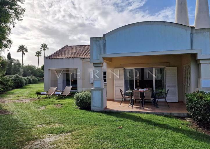 Algarve Carvoeiro à vendre 1/4 PART (3 MOIS D’UTILISATION PAR AN) d’une maison de ville de 2 chambres sur Spa Resort Vale de Oliveira
