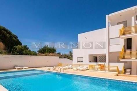 Algarve, Carvoeiro,  3 bedroom apartment for sale, located in the heart of Carvoeiro with swimming pool, garage, only 250m from Carvoeiro beach 
