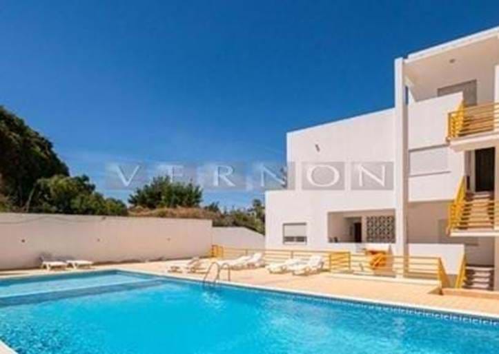 Algarve, Carvoeiro,  3 bedroom apartment for sale, located in the heart of Carvoeiro with swimming pool, garage, only 250m from Carvoeiro beach 