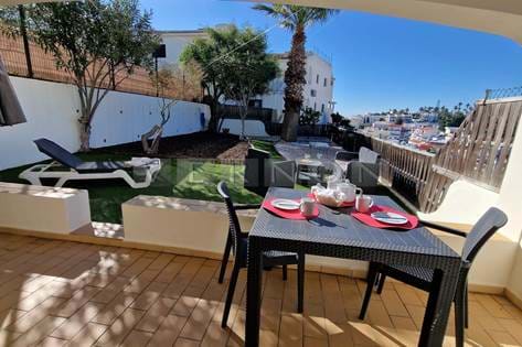 Algarve Carvoeiro, para venda apartamento T2 com jardim, piscina no Monte Dourado, a 5 min a pé da praia do Carvoeiro 