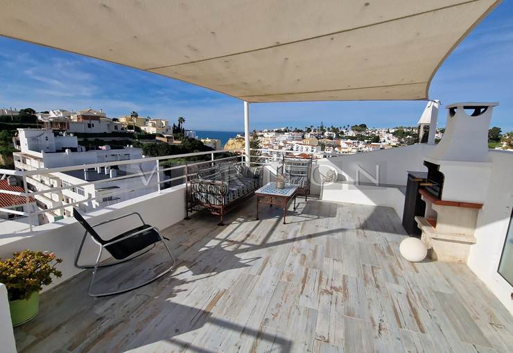 Algarve Carvoeirotil salgs hus med 3 soverom nydelig utsikt over havet og landsbyen bare 300 meter til Carvoeiro strand og fasiliteter