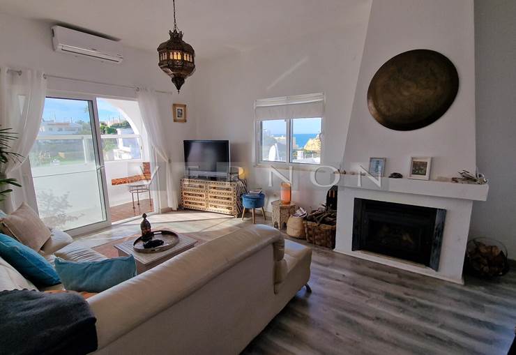 Algarve Carvoeiro à vendre maison de 3 chambres avec vue sur la mer et le village à seulement 300m de la plage de Carvoeiro