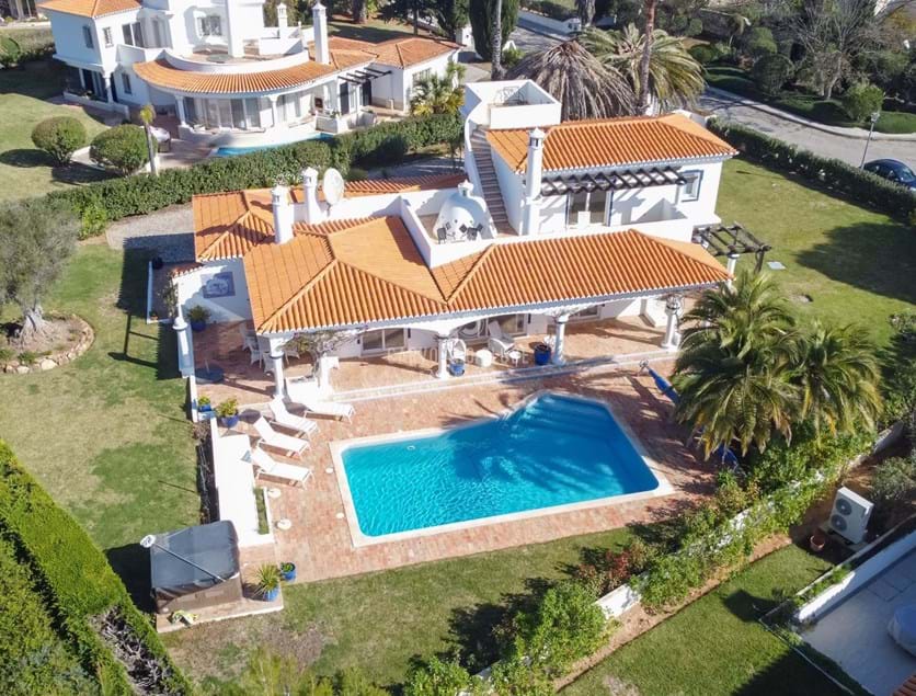Luxury 3 bedroom Villa with private pool and fantastic sea view.
