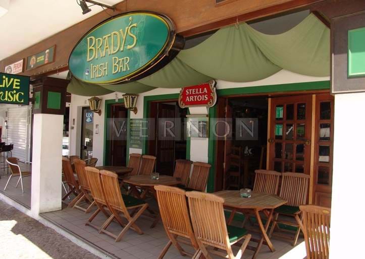Algarve Carvoeiro zu verkaufen beliebte Bar seit 20 Jahren in Betrieb gelegen in einer zentralen Gegend im Herzen von Carvoeiro